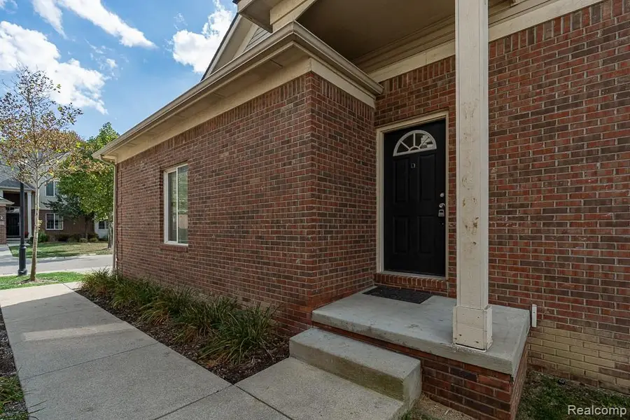 29391 Woodpark Circle, Warren, MI 48092 - Image #3