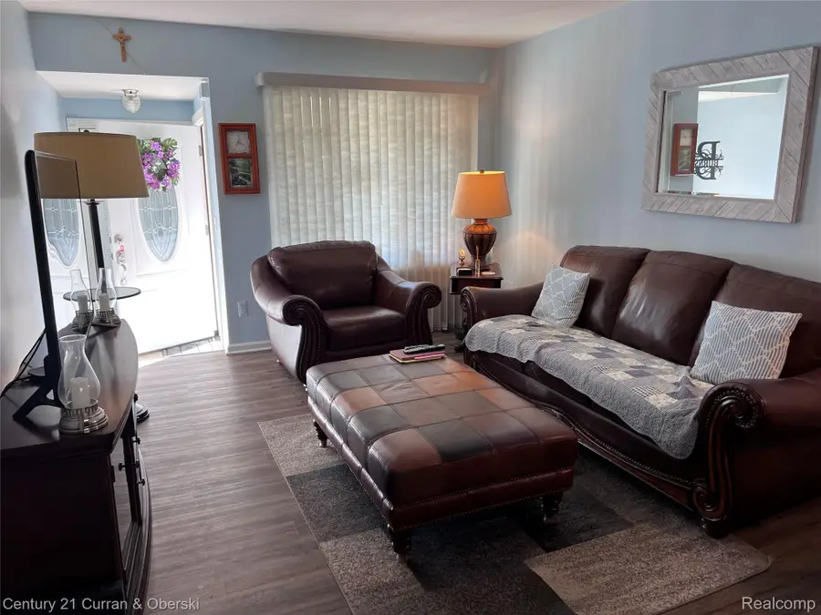 320 Hampton Ct #33, South Lyon, MI 48178 - Image #3