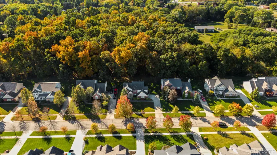 29923 Bradford Drive, New Hudson, MI 48165 - Image #2