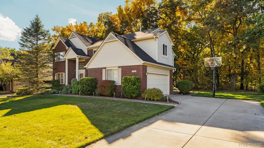 29923 Bradford Drive, New Hudson, MI 48165 - Image #3