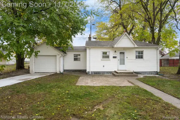 8104 Jackson Avenue, Warren, MI 48089