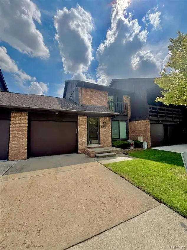 37122 Clubhouse Drive, Sterling Heights, MI 48312 - Image #1