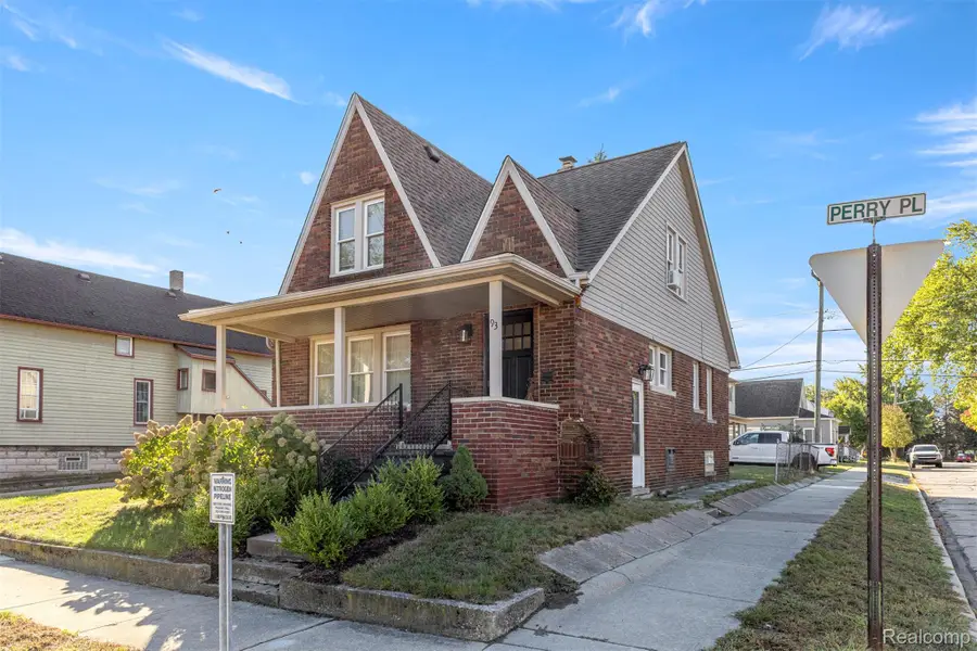 93 Perry Place, Wyandotte, MI 48125 - Image #2