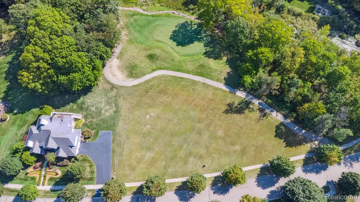 124 Woodfield Parkway, Grand Blanc, MI 48439 - Image #1