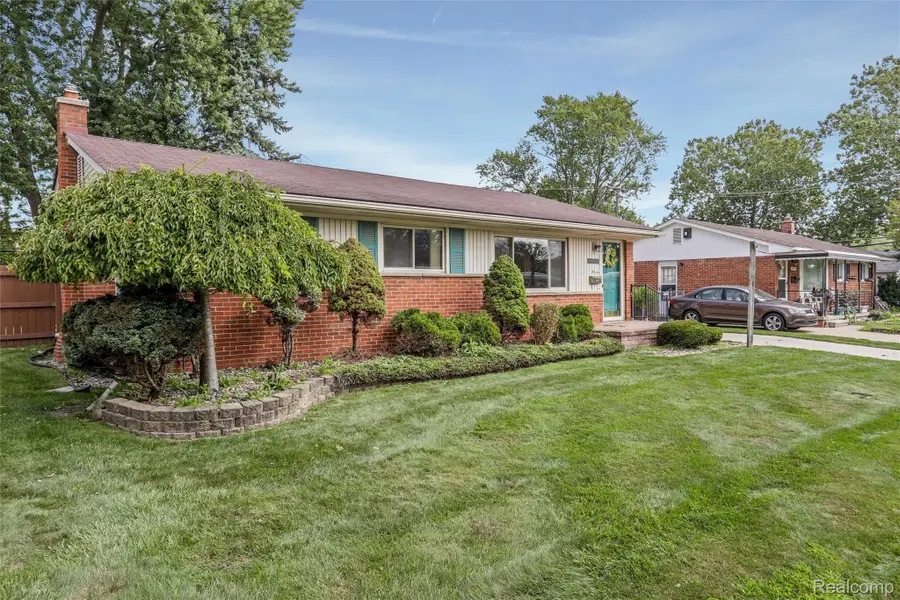 32136 Lyndon Street, Livonia, MI 48154 - Image #2