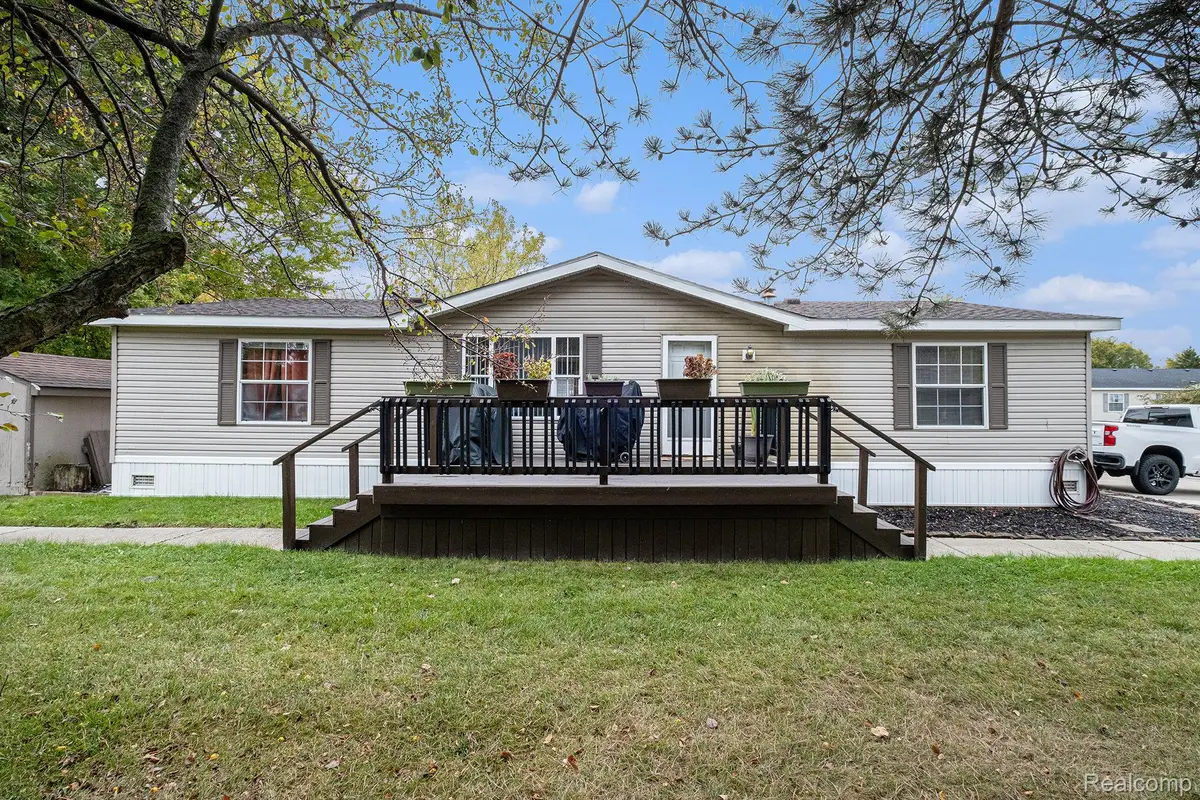 11311 N Lake Drive, Fenton, MI 48430 - Image #1