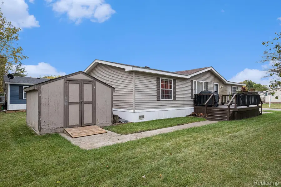 11311 N Lake Drive, Fenton, MI 48430 - Image #2