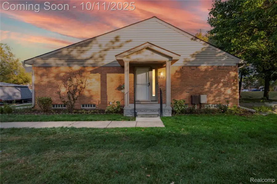 3711 Old Creek Road, Troy, MI 48084 - #2