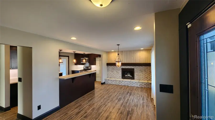 10217 Lakeside Drive, White Lake, MI 48386 - Image #2