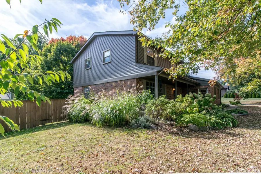 46701 N Territorial Road, Plymouth, MI 48170 - Image #2