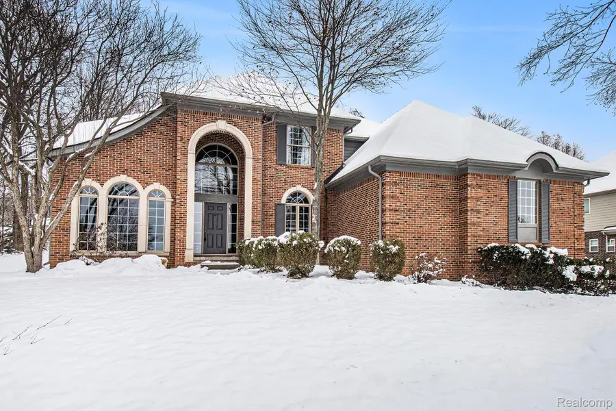 5641 Golf Pointe Drive, Clarkston, MI 48348 - Image #2