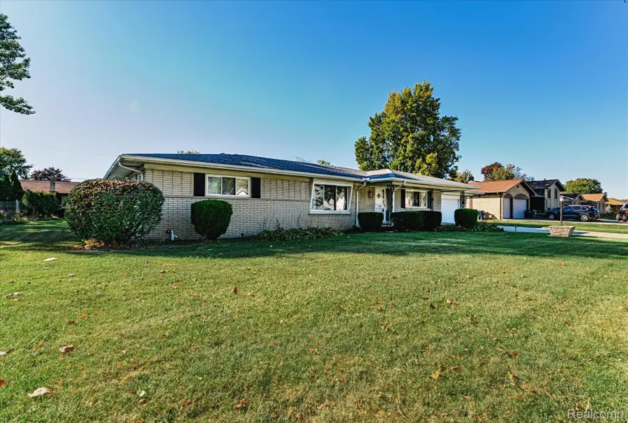 37159 Almont Drive E, Sterling Heights, MI 48310 - Image #3