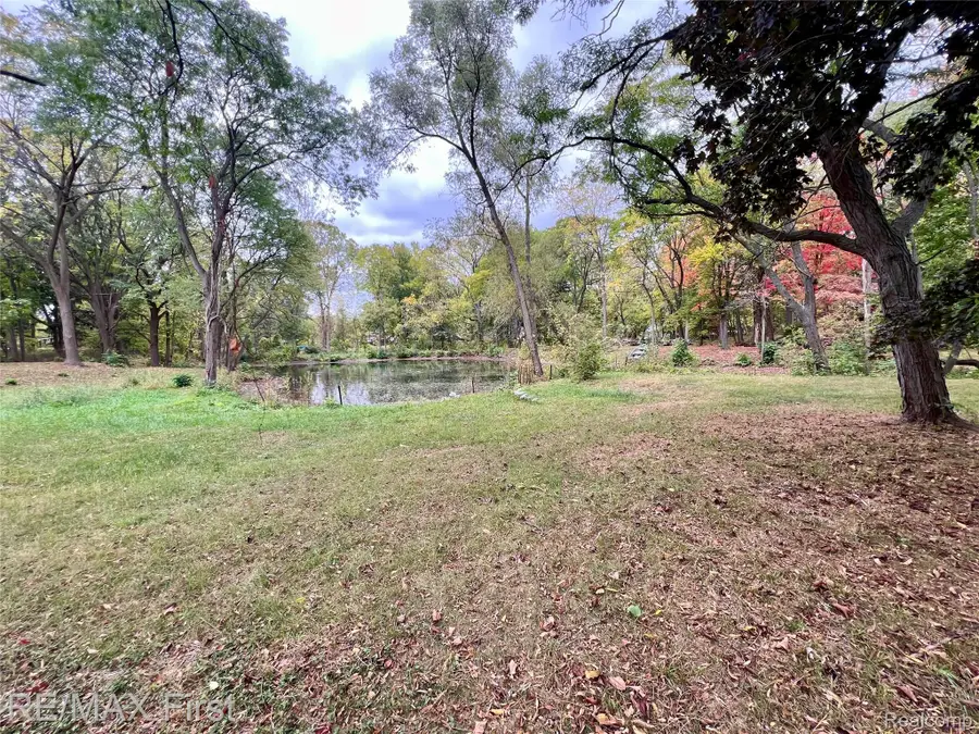 2375 Snellbrook Road, Auburn Hills, MI 48326 - Image #3