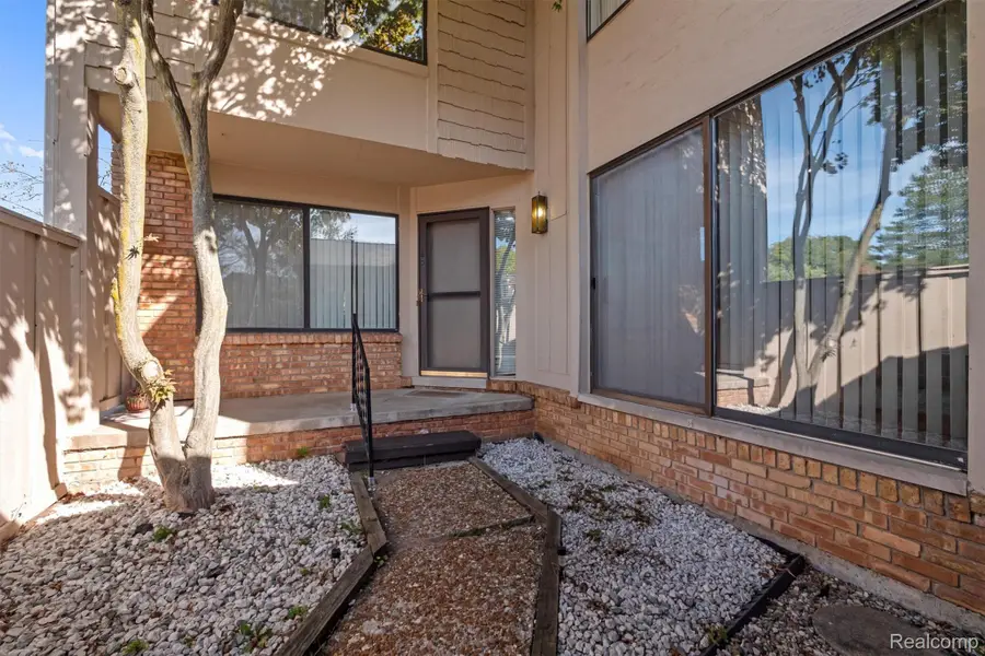 7114 Pebble Park Drive, West Bloomfield, MI 48322 - Image #2