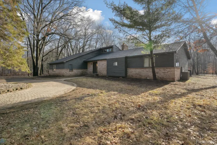 8270 Mcclements Road, Brighton, MI 48114 - #2