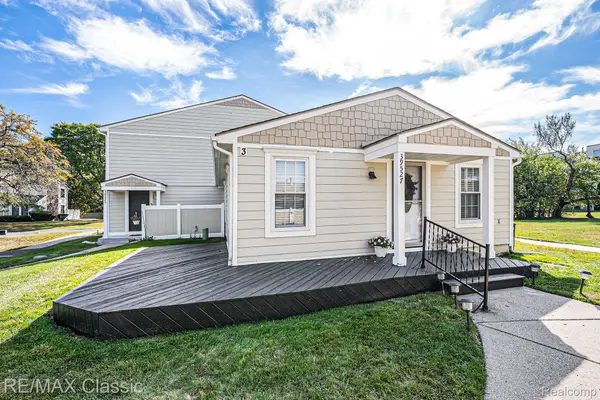 39527 Village Wood Road, Novi, MI 48375