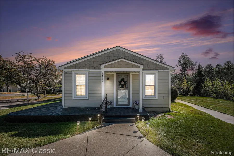 39527 Village Wood Road, Novi, MI 48375 - Image #2