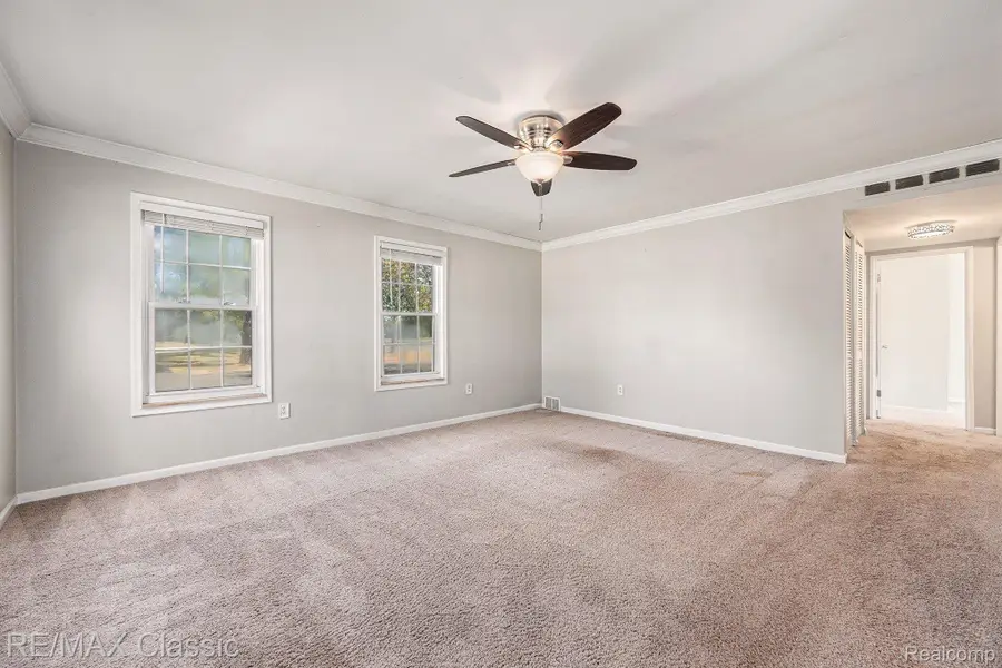 39527 Village Wood Road, Novi, MI 48375 - Image #3