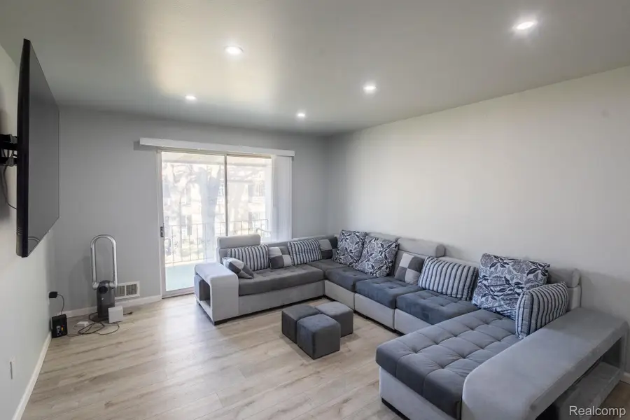 29101 Hayes Road, Warren, MI 48088 - Image #2