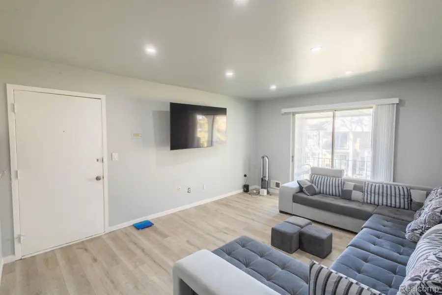 29101 Hayes Road, Warren, MI 48088 - Image #3