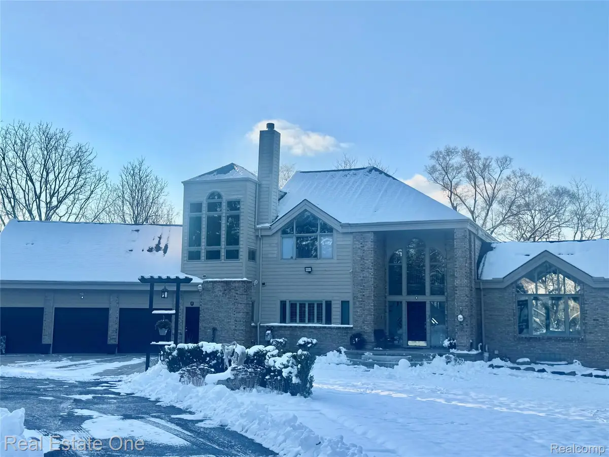 5772 N Rochester Road, Rochester, MI 48306 - Image #1