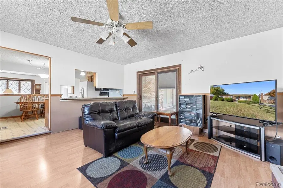 22244 Camille Drive, Woodhaven, MI 48183 - Image #2