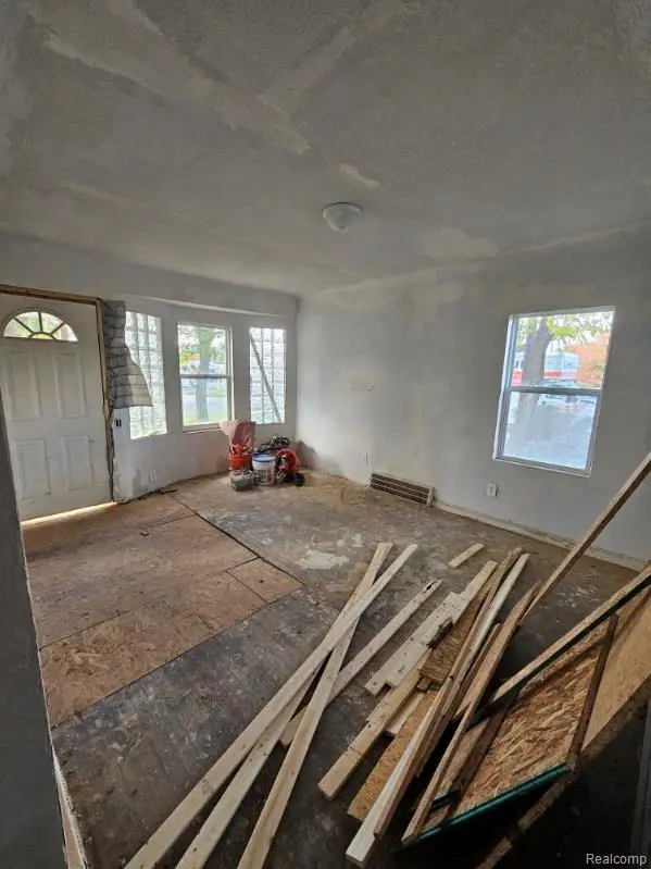 8686 Artesian Street, Detroit, MI 48228 - Image #3