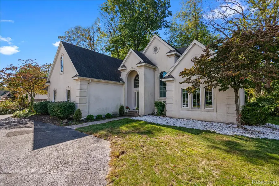 7241 Hidden Valley Drive, Lambertville, MI 48144 - Image #2