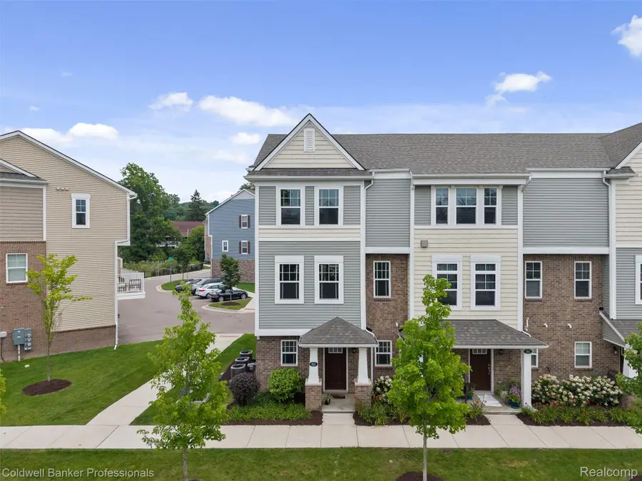 605 Jenny Way #12, Brighton, MI 48116 - Image #2