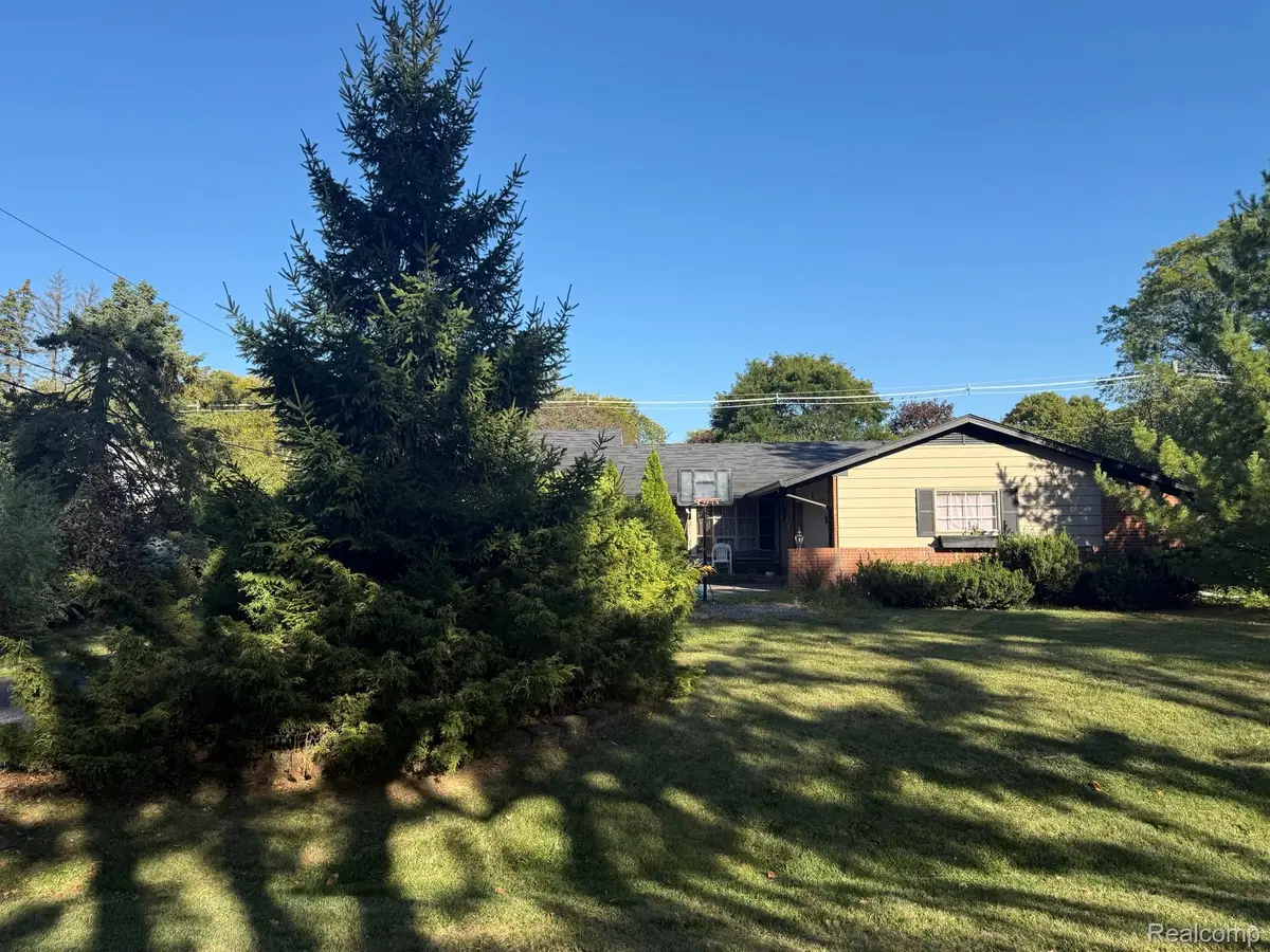 7335 Coach Lane, West Bloomfield, MI 48322 - Image #1