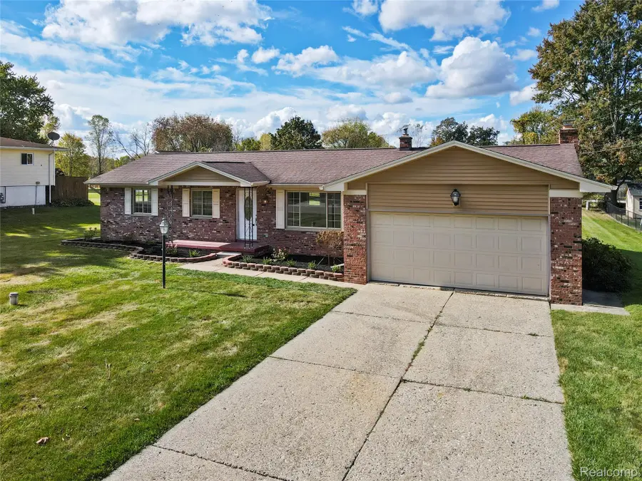 10030 Shadybrook Lane, Grand Blanc Charter Township, MI 48439 - Image #2