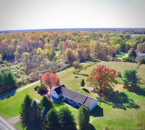 3522 Dexter Trail, Stockbridge, MI 49285