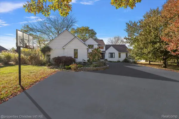 8793 Webster Hills Road, Dexter, MI 48130