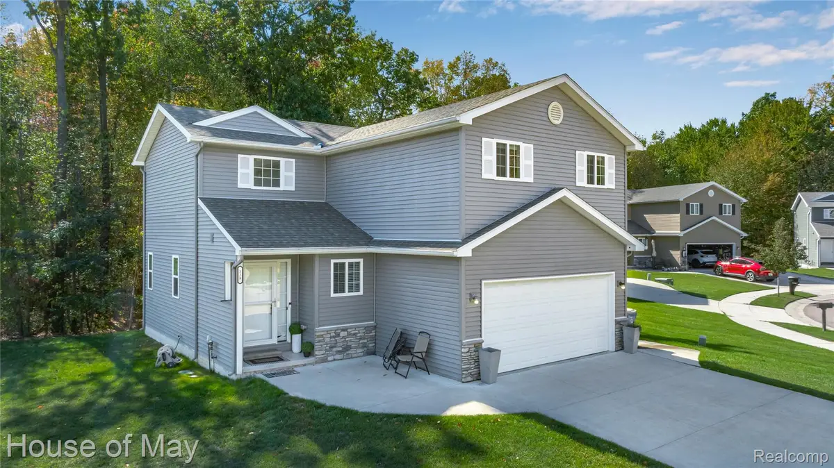 329 Fountain Park Drive, Waterford, MI 48327 - Image #1