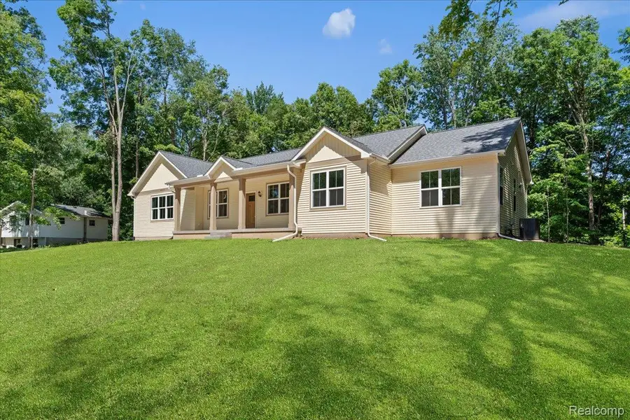 917 Chickasaw Dr, Mason, MI 48854 - Image #2