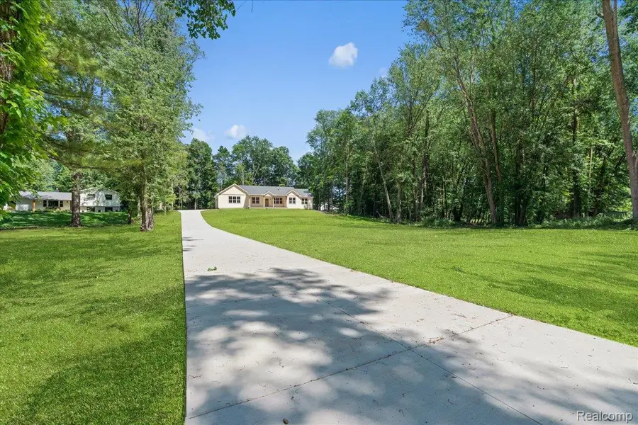 917 Chickasaw Dr, Mason, MI 48854 - Image #3