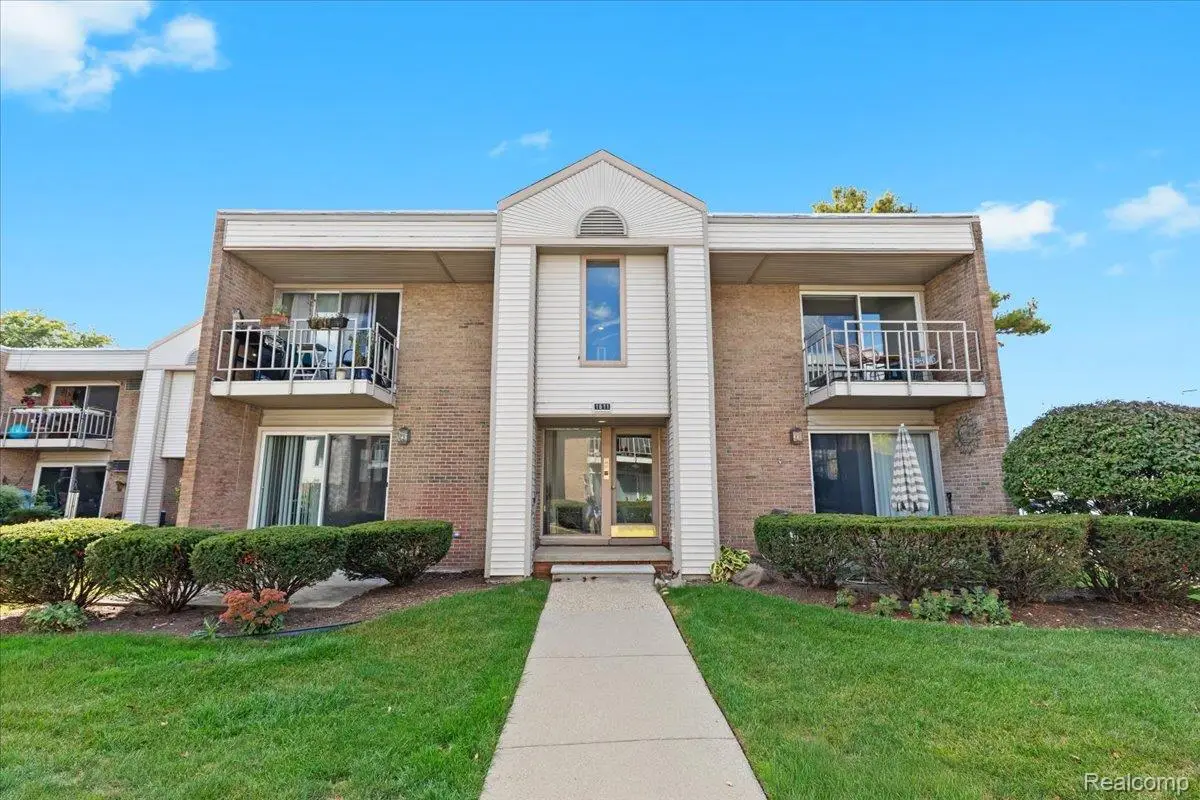 1611 Cass Lake Road #D, Keego Harbor, MI 48320 - Image #1