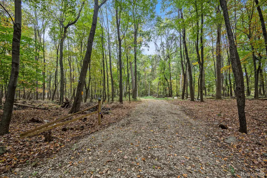 1570 Lone Tree Road, Milford, MI 48380 - Image #3