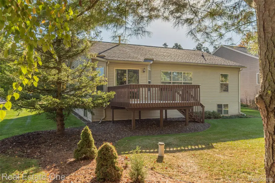 9970 Whispering Woods Drive, Pinckney, MI 48169 - Image #3