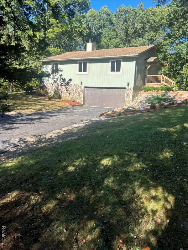 1820 Ridge Road, WhiteLake, MI 48383