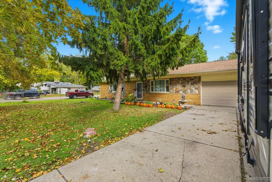 38990 Lanse Creuse Street, Harrison Township, MI 48045 - Image #3