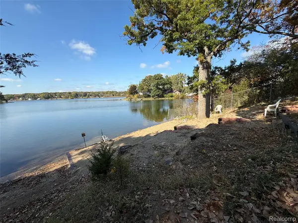 6168 Hillsboro Road, Davisburg, MI 48350