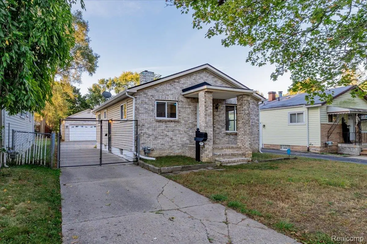 37 W Brooklyn Avenue, Pontiac, MI 48340 - Image #1