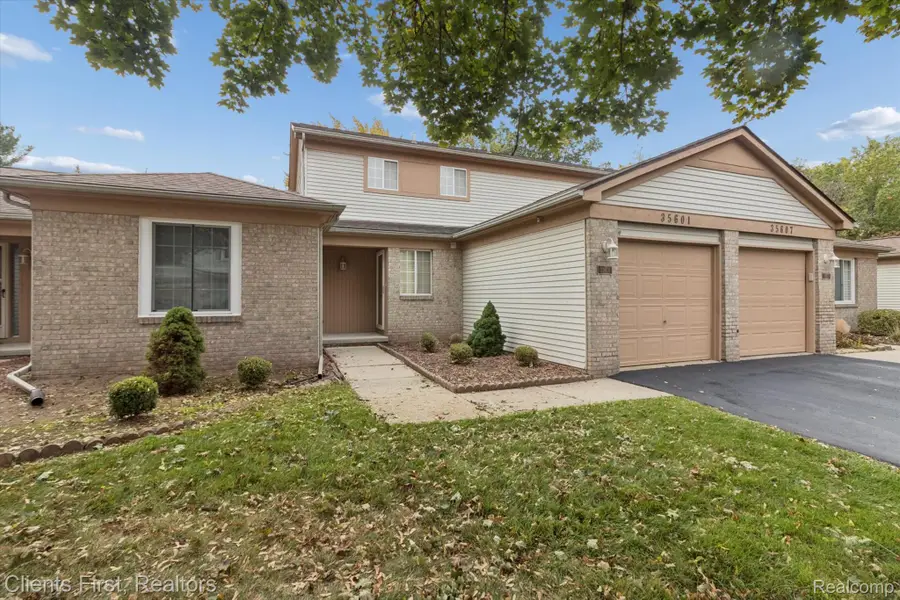 35601 Pheasant Lane, Westland, MI 48185 - Image #2