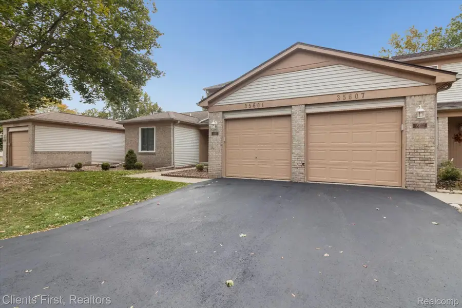 35601 Pheasant Lane, Westland, MI 48185 - Image #3