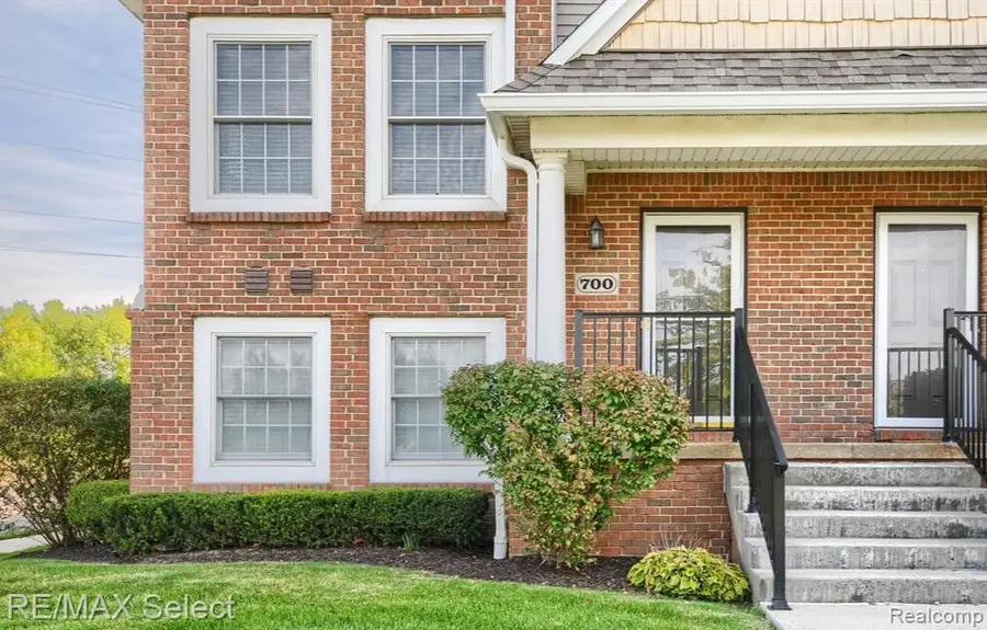 700 Eagle Drive, Fenton, MI 48430 - Image #2