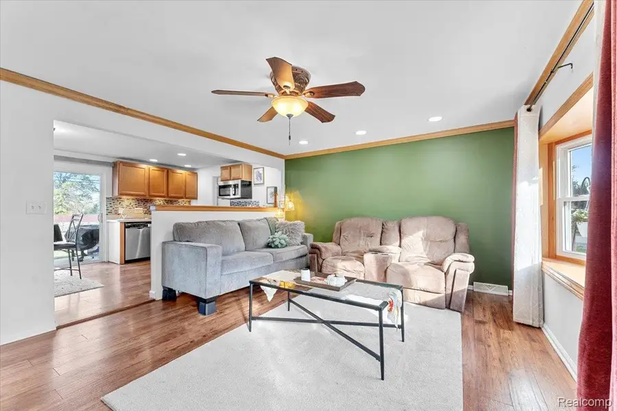 24608 Woodland Drive, Brownstown, MI 48134 - Image #2