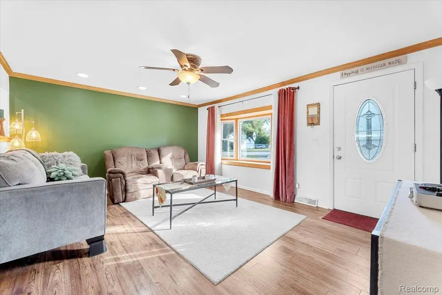 24608 Woodland Drive, Brownstown, MI 48134 - Image #3