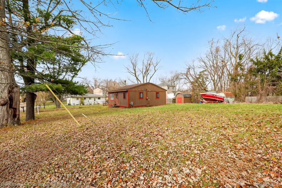 5094 Coshocton Drive, Waterford, MI 48327 - Image #3