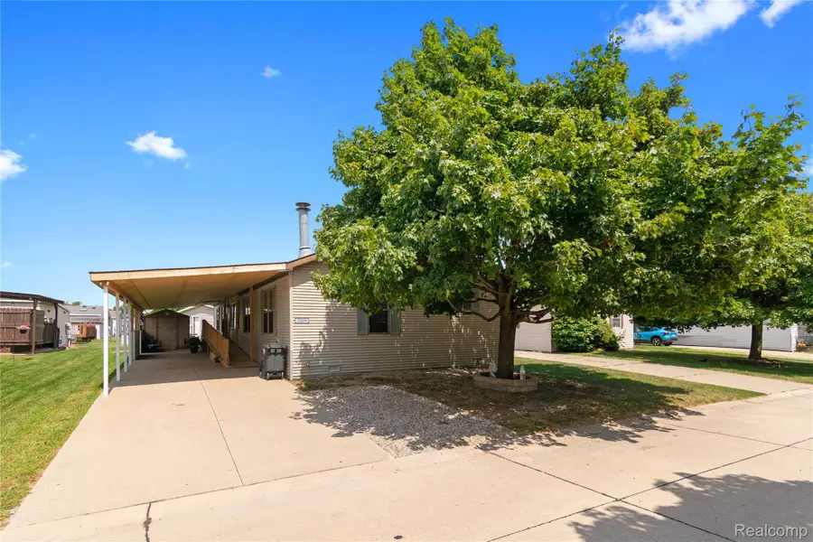 23279 Crystal Drive, Clinton Charter Township, MI 48036 - Image #3